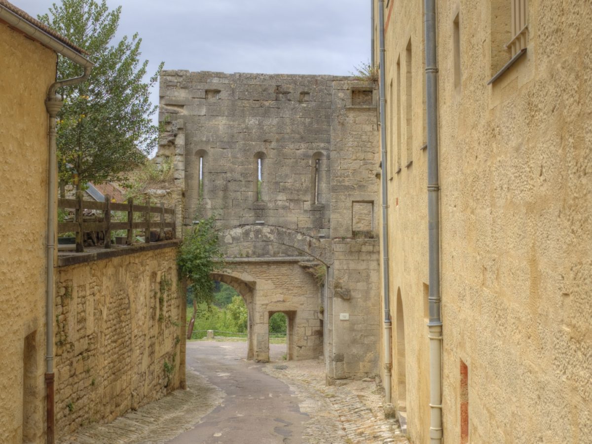 Flavigny-sur-Ozerain : l&rsquo;aire de camping-car divise les usagers