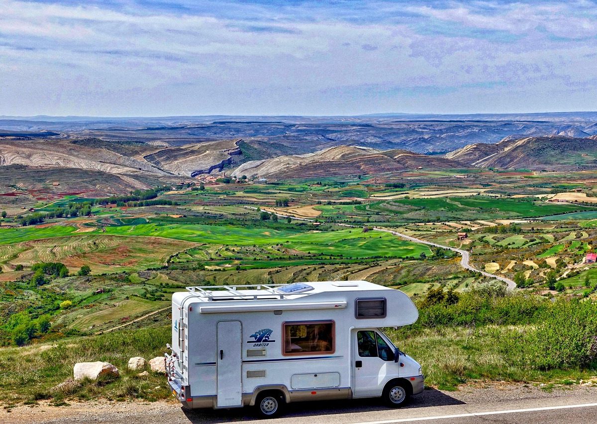 Préparer son premier road-trip en camping-car : conseils pratiques